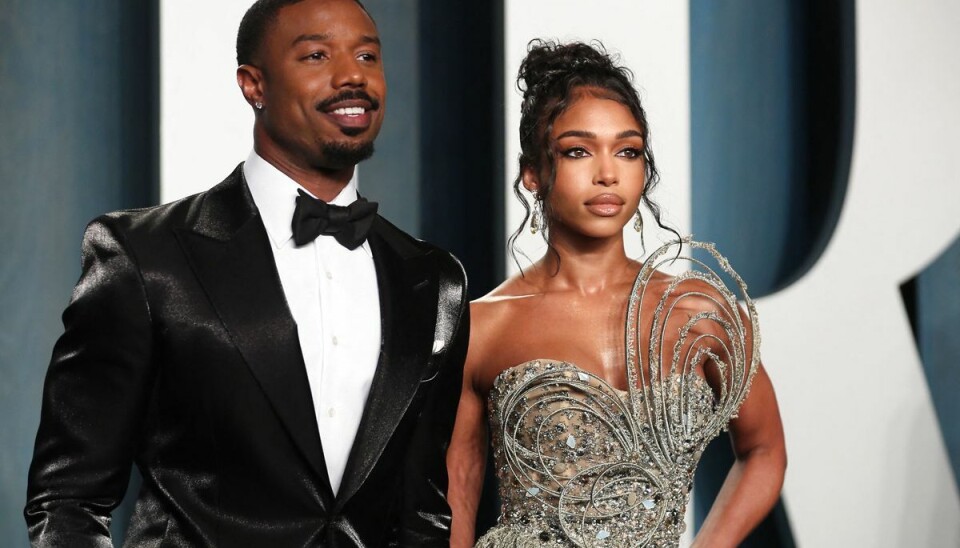 Michael B. Jordan og Lori Harvey på den røde løber ved Vanity Fair's Oscar fest den 27. marts. Michael B. Jordan og Lori Harvey på den røde løber ved Vanity Fair's Oscar fest den 27. marts.