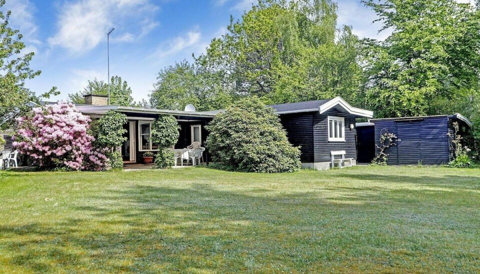 Sommerhuset koster 4.985.000 millioner. Sommerhuset koster 4.985.000 millioner.