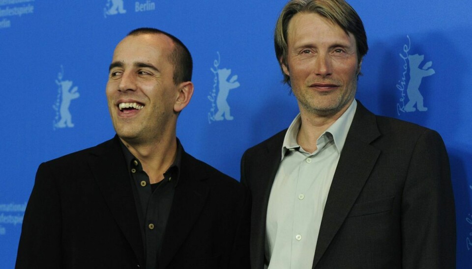 Filminstruktøren Nikolaj Arcel (til venstre) ses her med skuespilleren Mads Mikkelsen. De to arbejdede sammen på filmen 'En kongelig affære' fra 2012. Til efteråret begynder optagelserne på en ny film, hvor de to igen samles. (Arkivfoto).