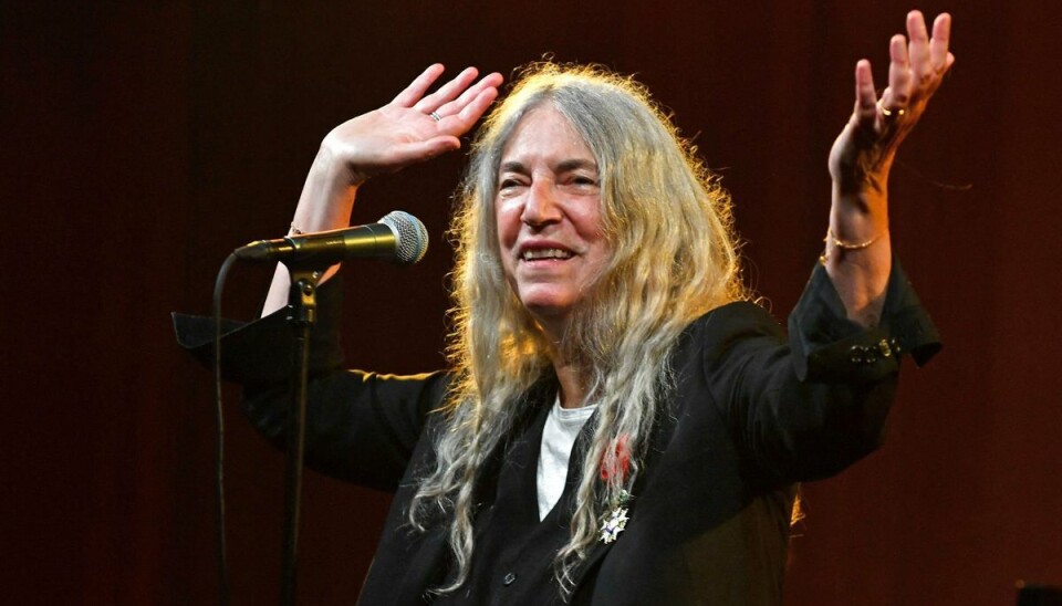 Det amerikanske rock-ikon Patti Smith optrådte efter at hun lørdag fik overrakt den franske orden Æreslegionen, Legion d'honneur, i Brooklyn af den franske ambassadør i USA. Det amerikanske rock-ikon Patti Smith optrådte efter at hun lørdag fik overrakt den franske orden Æreslegionen, Legion d'honneur, i Brooklyn af den franske ambassadør i USA.