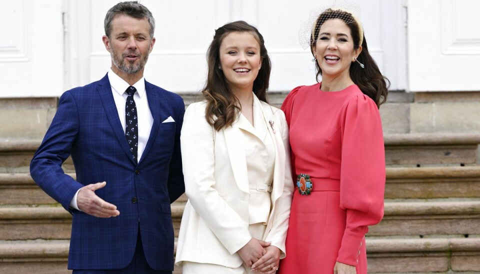 Frederik og Mary ses her med datteren prinsesse Isabella, som tidligere på året blev konfirmeret.