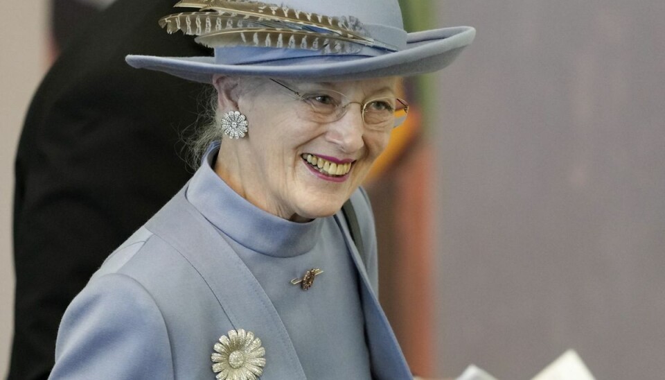 Dronning Margrethe fik i går hyggelige og uventede gæster i haven på Amalienborg. Dronning Margrethe fik i går hyggelige og uventede gæster i haven på Amalienborg.