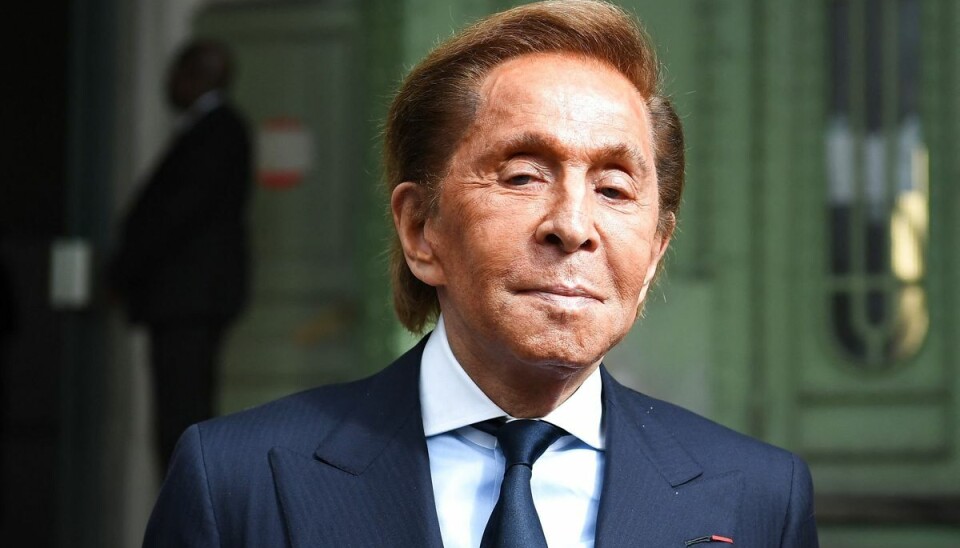 Kejseren uden et efternavn Den italienske modedesigner Valentino Garavani er kendt for at skabe smukke kjoler og for at leve 'la dolce vita' - det søde liv. Her ses han til sin afdøde ven og kollega Karl Lagerfelds mindehøjtidelighed i 2019. Den 11. maj fylder Garavani 90 år.