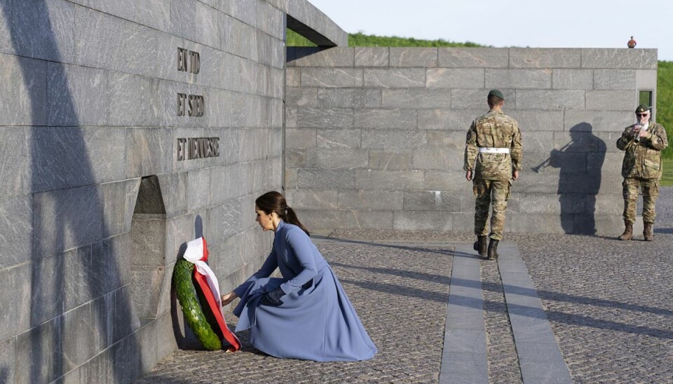 Mary mindes befrielsen med kranselægning. Mary mindes befrielsen med kranselægning.