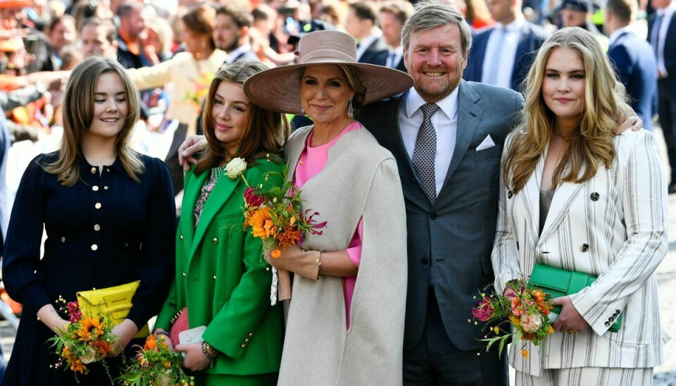 Den lille familien. Fra venstre er det Ariana, Alexia, dronning Maxima, kong Willem-Alexabder og kronprinsesse Amalia.