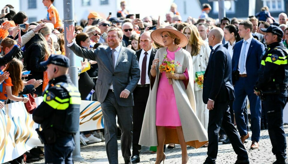 Willem-Alexander og dronning Maxima modtager folkets hyldest.