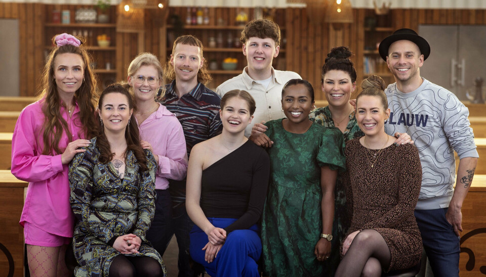 Årets deltagerfelt, der knokler i køkkenerne for at vinde titlen og trofæet, består af alt fra en sauna-entusiast til en tidligere bodybuilder, afslører DR. (PR-foto).