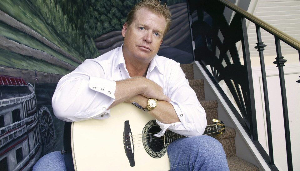 Den amerikanske country-stjerne Charlie Robison er død. Han blev blot 59 år gammel.