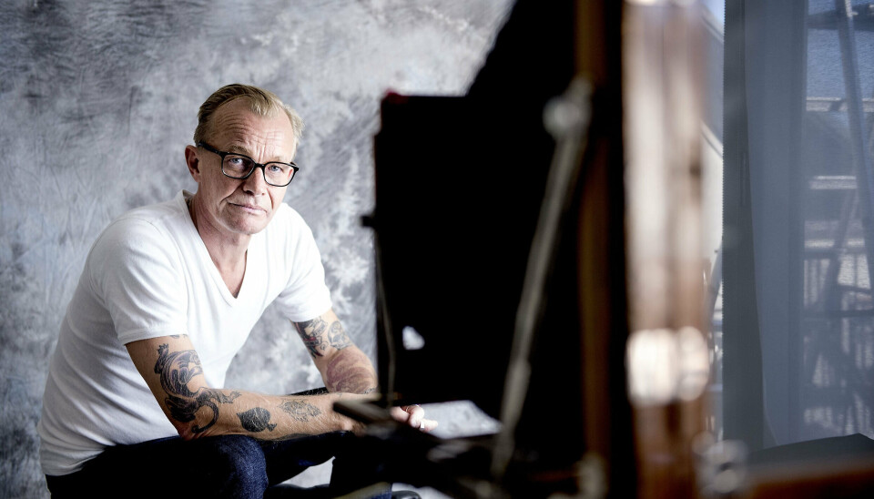 Jan Grarup har dækket utallige krige og konflikter for Politiken og har vundet fire førstepladser i den prestigefulde konkurrence World Press Photo. Han blev uddannet fotograf i 1991 og var derefter ansat på Ekstra Bladet, inden han i 2003 kom til Politiken. I 2009 forlod han Politiken for at blive freelancer. (Arkivfoto) Jan Grarup har dækket utallige krige og konflikter for Politiken og har vundet fire førstepladser i den prestigefulde konkurrence World Press Photo. Han blev uddannet fotograf i 1991 og var derefter ansat på Ekstra Bladet, inden han i 2003 kom til Politiken. I 2009 forlod han Politiken for at blive freelancer. (Arkivfoto)