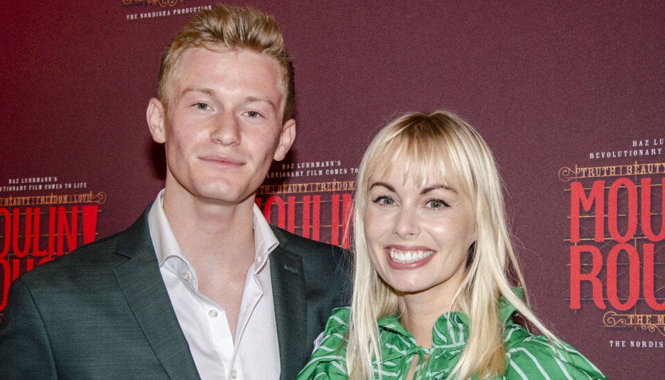 Albert Rosin Harson ses her med Jenna Bagge, som han mødte via 'Vild med dans' i 2020, og som han i dag danner par med privat.