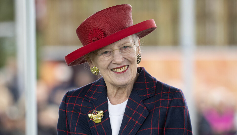 Dromnning Margrethe, kronprinsparret og dronning Anne-Marie kommer til at bo i vante og hjemlige omgivelser, når de torsdag og fredag er gæster ved fejringen kong Carl Gustafs regentjubilæum i Stockholm. De vil nemlig tage ophold på Kongeskibet Dannebrog.