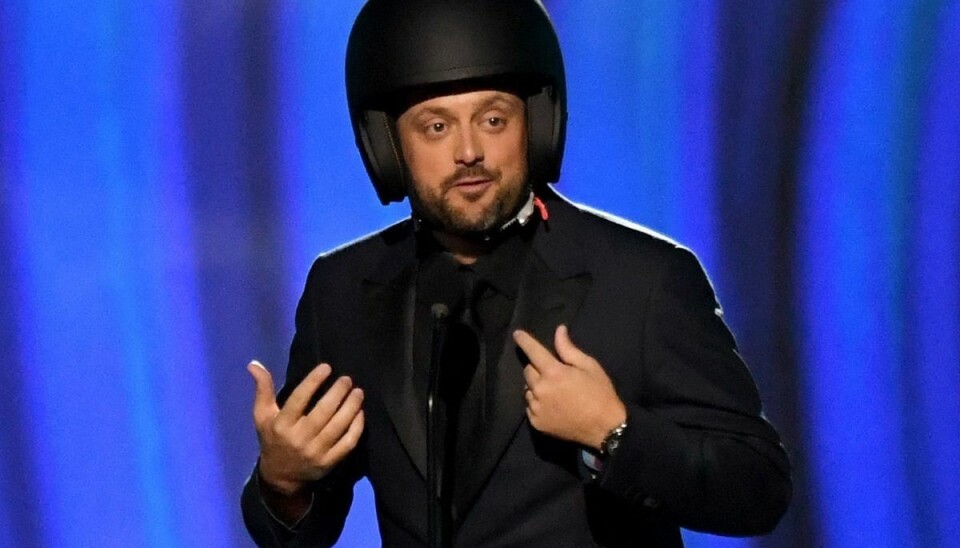 Komikeren Nate Bargatze på scenen ved nattens Grammy Awards.