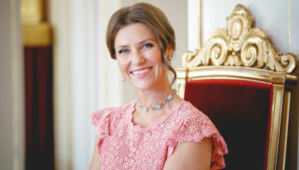 Prinsesse Märtha Louise går nu sin 16-årige datter Leah Isadora Behn i bedene.