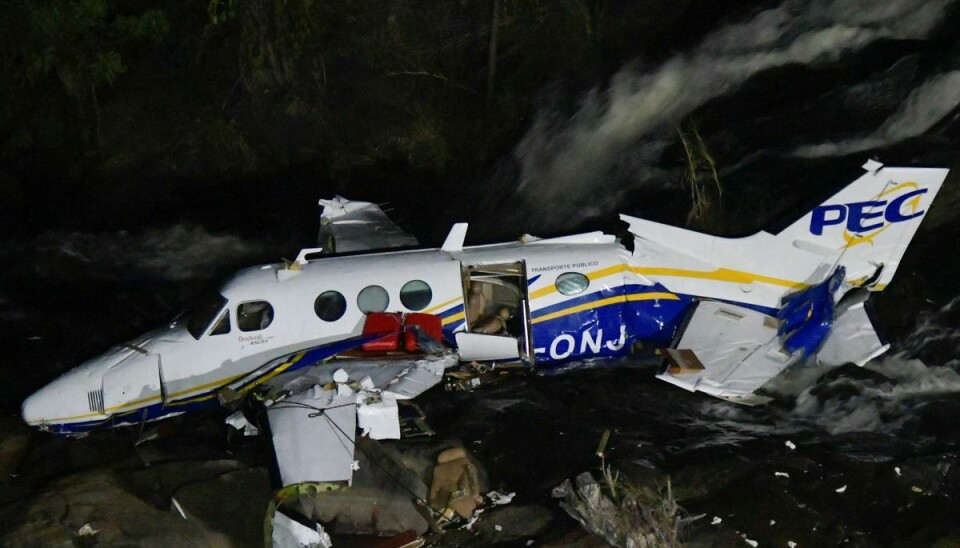 Ifølge nyhedsmediet G1 var fly med brasiliansk sangstjerne ombord på vej fra den midtvestlige by Goiania med retning mod Caratinga, da det styrtede ned.