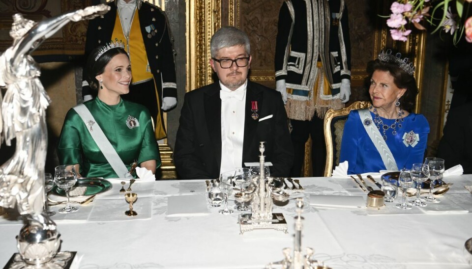 Den Ukrainske ambassadør, Andrii Plakhotniuk, ses her med prinsesse Sofia som sin borddame og med dronning Silvia på sin venstre side ved middagen på slottet onsdag aften. Den Ukrainske ambassadør, Andrii Plakhotniuk, ses her med prinsesse Sofia som sin borddame og med dronning Silvia på sin venstre side ved middagen på slottet onsdag aften.