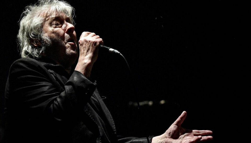 Det belgiske rock-ikon Arno døde lørdag som følge af kræft i bugspytkirtlen. Han blev 72 år gammel.
