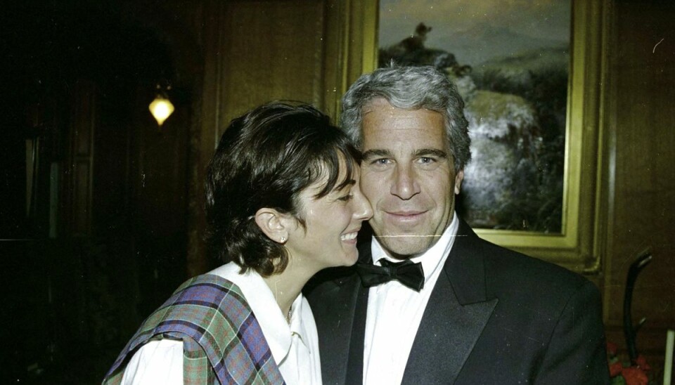 Ghislaine Maxwell ses her sammen med seksdømte og nu afdøde Jeffrey Epstein. Ghislaine Maxwell ses her sammen med seksdømte og nu afdøde Jeffrey Epstein.