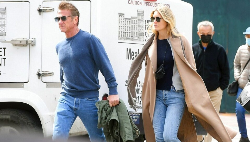 Skuespilleren og instruktøren Sean Penn er blevet skilt fra sin kone, Leila George Skuespilleren og instruktøren Sean Penn er blevet skilt fra sin kone, Leila George