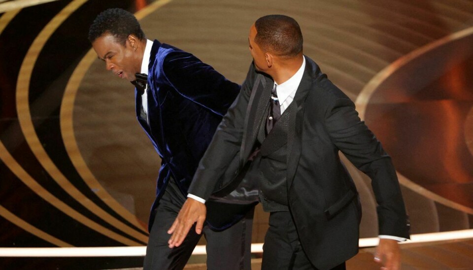Will Smith smækker Chris Rock en under årets Oscar-uddeling.