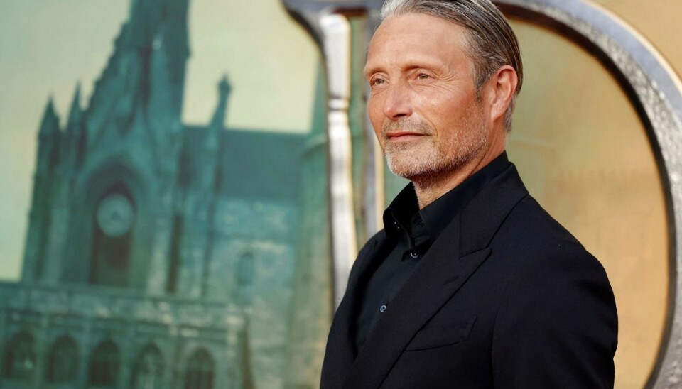 Danske anmeldere er vilde med Mads Mikkelsen i rollen som Gellert Grindelwald i 'Fantastiske skabninger: Dumbledores hemmeligheder', der får premiere i Danmark torsdag. Her ses den danske skuespillere til verdenspremieren i London 29. marts.