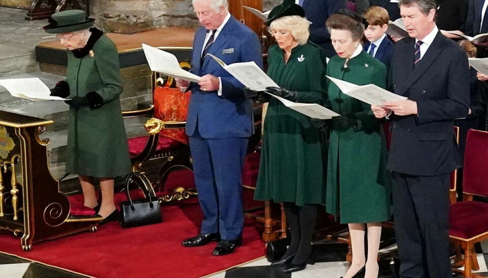 Billedet her er fra mindehøjtideligheden for prins Philip tirsdag. Fra venstre er det dronning Elizabeth, prins Charles, hertuginde Camilla, prinsesse Anne og hendes mand viceadmiral Timothy Laurence.