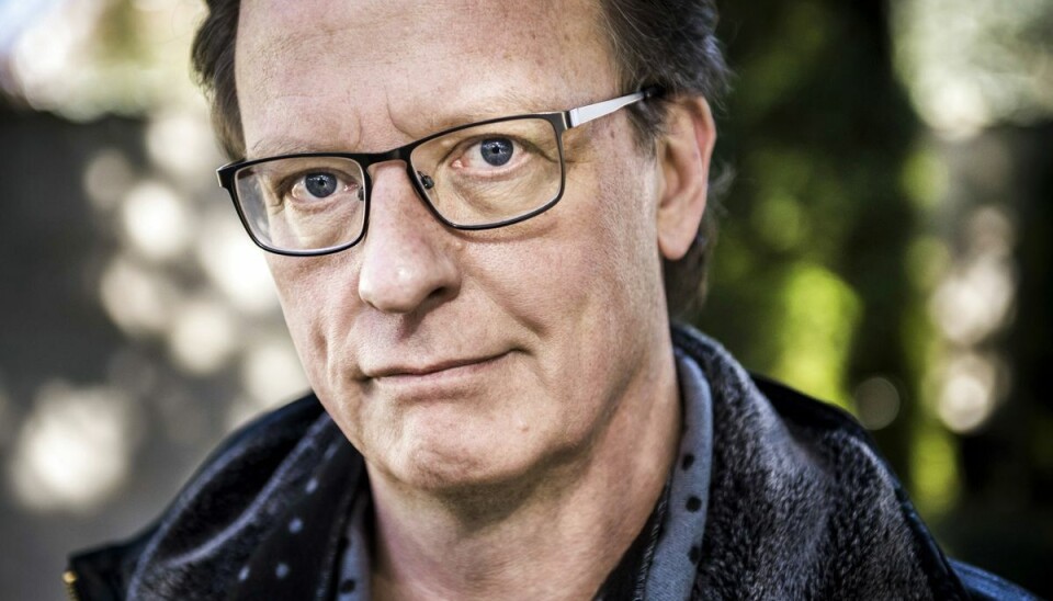 Esben Kjær får drøje hug af tidligere praktikanter Esben Kjær får drøje hug af tidligere praktikanter