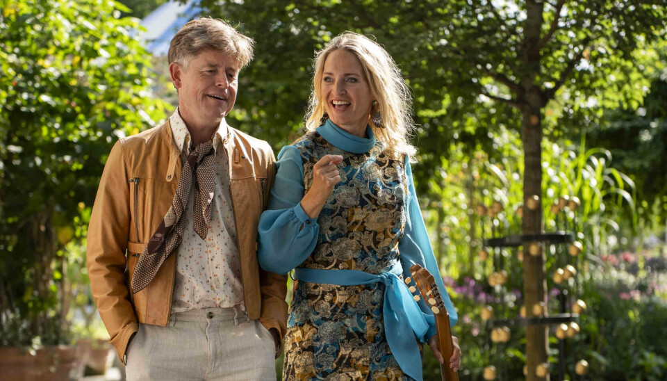 'Pennevenner' foregår i 1973, og med på scenen har Annette Heick skuespiller Caspar Phillipson.