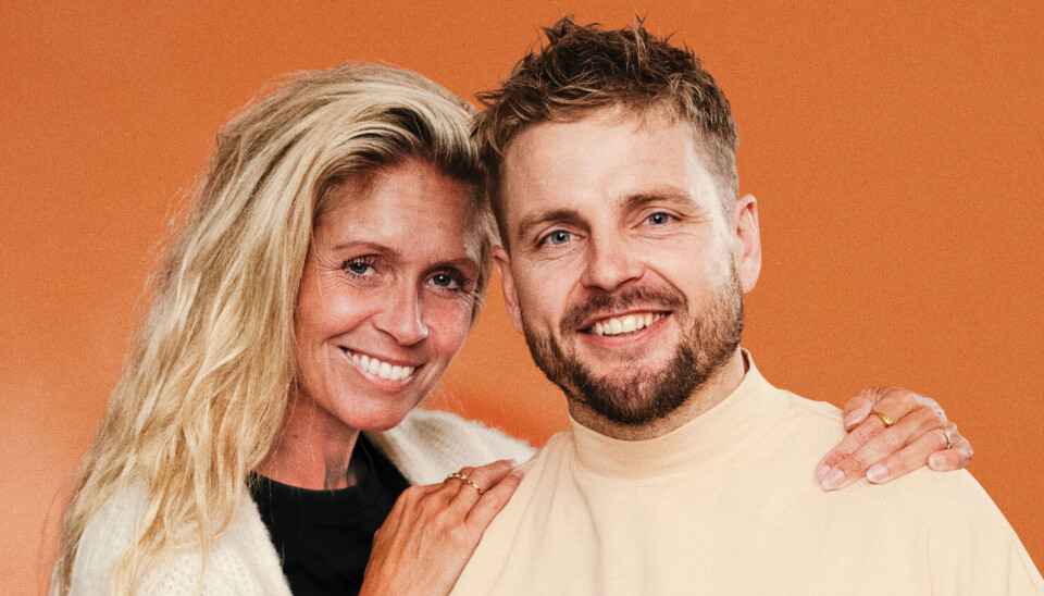 Kasper Fisker havde forberedt en lille fødselsdagsoverraskelse til Karina Frimodt, da hun tirsdag mødte ind til deres 'Vild med dans'-træning