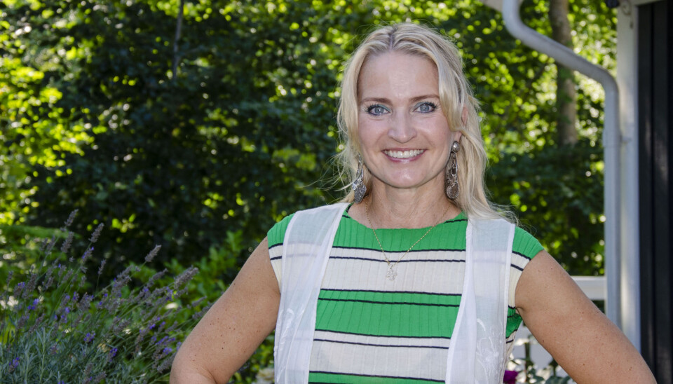 Annette Heick sælger kasernen.