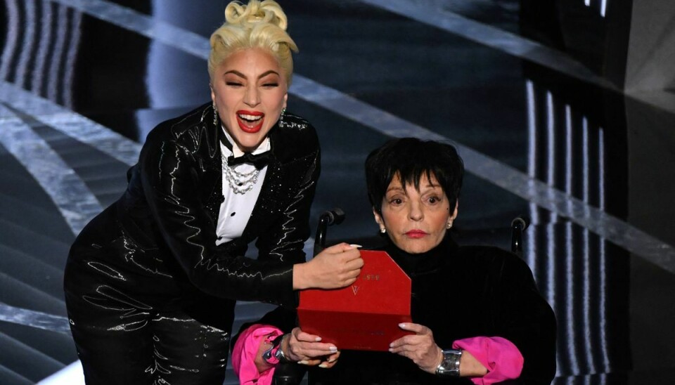 Lady Gaga, her sammen med Liza Minnelli, i skinnende sort smoking med Tiffany & Co.-smykker. Kilde: Town & Country