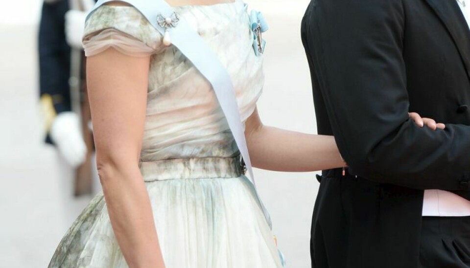 Kronprinsesse Victoria ankommer til sin brors og prinsesse Sofias bryllup den 13. juni 2015.