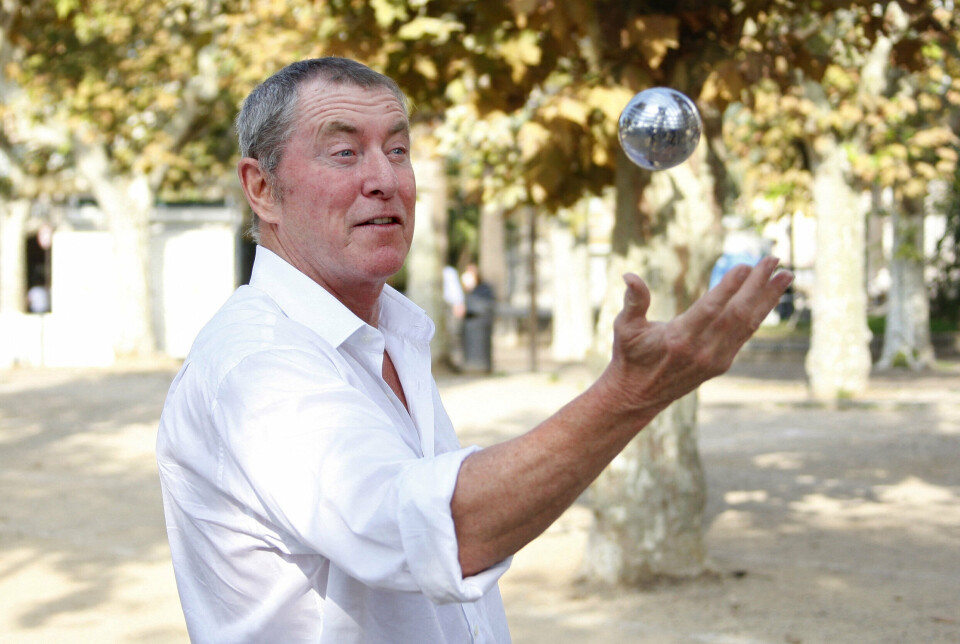 John Nettles ses her under et spil petanque i 2009, hvor han stadig var kriminalkommissær Barnaby. Året efter trak den britiske skuespiller, som onsdag den 11. oktober fylder 80 år, sig fra rollen. (Arkivfoto).