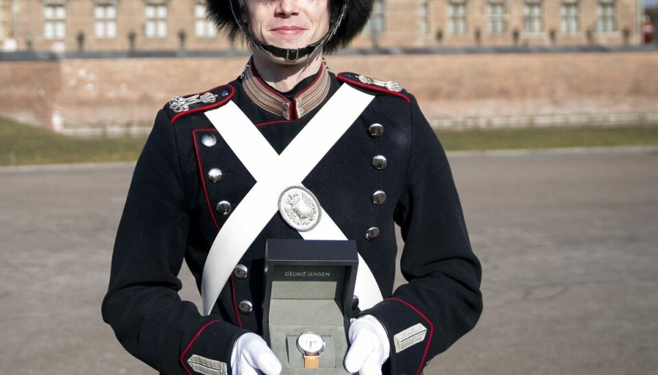 Det blev garder Mads Tjørnehøj Kraaer, der modtog Dronningens Ur. Det blev garder Mads Tjørnehøj Kraaer, der modtog Dronningens Ur.