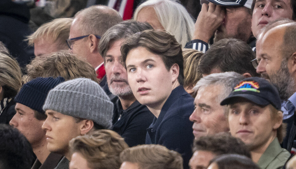 Her er prins Christian til fodbold i Parken mellem favoritholdet FC København og Bayern München.