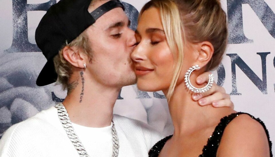 Justin og Hailey Bieber. Hun har været indlagt efter corona-relaterede problemer.