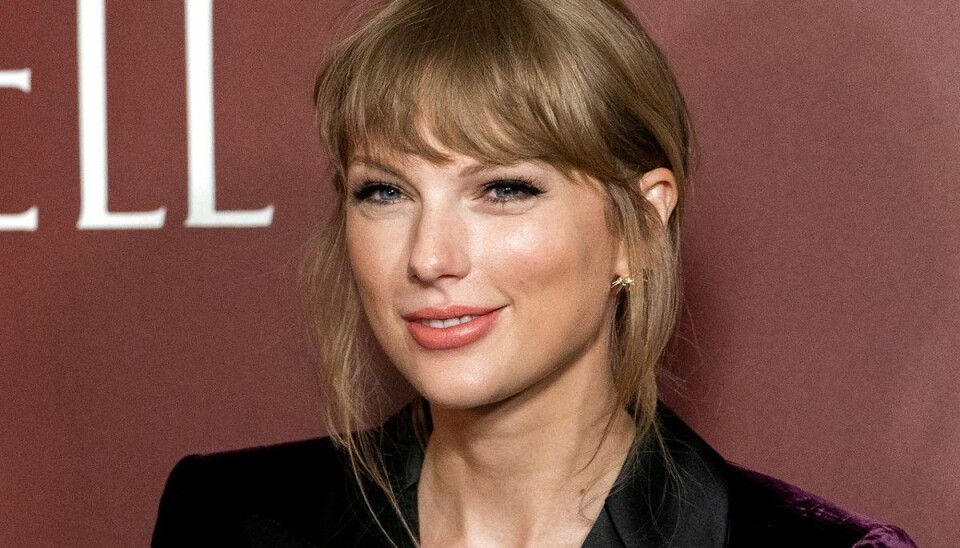 Sangerinden Taylor Swift er begejstret for veninden Zoë Kravitz' præstation som 'Batwoman'. Sangerinden Taylor Swift er begejstret for veninden Zoë Kravitz' præstation som 'Batwoman'.