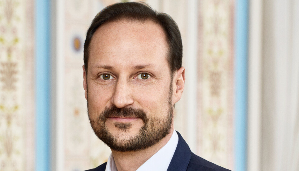 I sin nye erindringsbog tegner kronprins Haakon et billede at et meget tæt forhold mellem ham og hans to år ældre søster Märtha Louise.