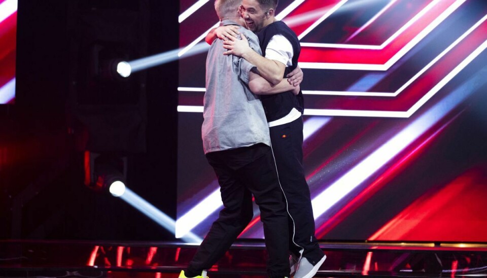 Kári M. Fossdalsá har dj'en Martin Jensen som musikalsk mentor i 'X Factor', og de var begge jublende lykkelige, Kári sikrede sig en semifinaleplads sidste fredag.