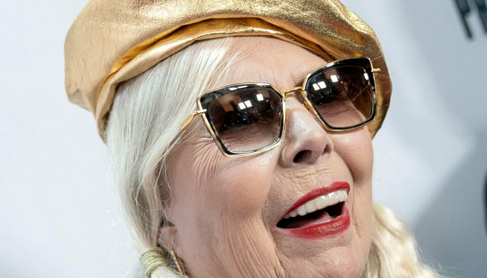 Joni Mitchell har gennem sin lange karriere haft et særligt talent for poetiske og følelsesladede sange. Her er hun fotograferet ved en prisoverrækkelse i Washington i marts i år. (Photo by Stefani Reynolds / AFP) / ALTERNATE CROP