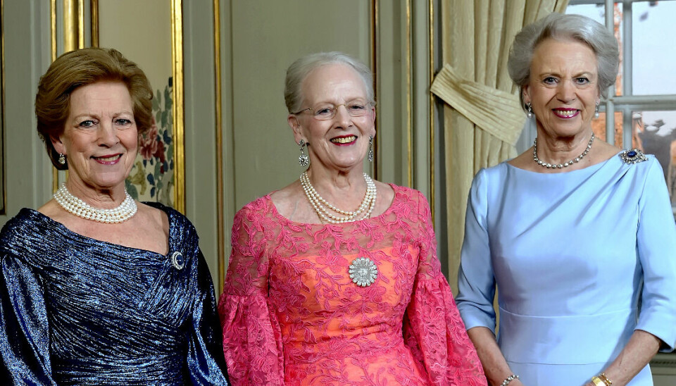 Dronning Anne-Marie ses her sammen med sine to søstre, dronning Margrethe og prinsesse Benedikte