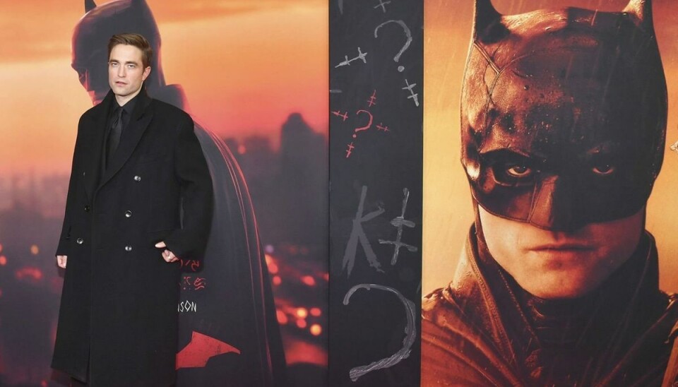 Tidligere har blandt andre Michael Keaton, Christian Bale og Ben Affleck spillet rollen som Batman. Nu er depechen overgået til Robert Pattinson. Det klarer han godt, er anmelderne enige om. Tidligere har blandt andre Michael Keaton, Christian Bale og Ben Affleck spillet rollen som Batman. Nu er depechen overgået til Robert Pattinson. Det klarer han godt, er anmelderne enige om.
