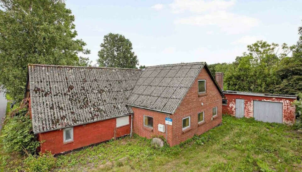 Sidst, men ikke mindst, kan du købe en 108 kvadratmeter stor villa i den sønderjyske by Kastrup for 195.000 kroner. Villaens tre værelser trænger til en overhaling - alternativt kan man rive ned og bygge nyt.