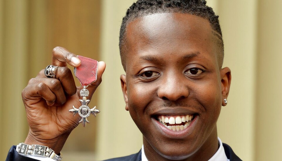 Jamal Edwards med det synlige bevis for den MBE han modtog i 2014 for sin indsats for musikken i Storbritannien.