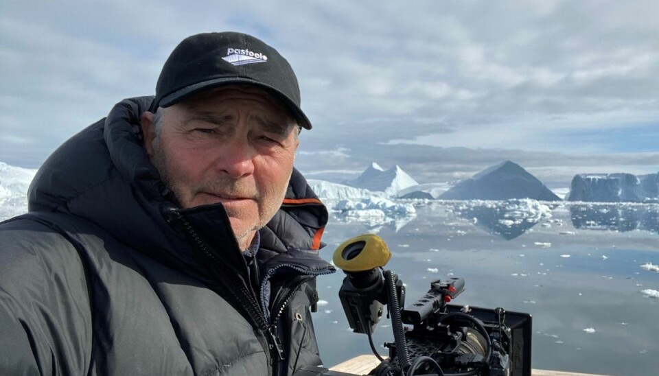 Eric Kress har været manden bag kameraet på både danske og internationale film- og seriehit. Her ses han i Grønland under optagelserne til fjerde sæson af Borgen, der for tiden ruller over skærmen hver søndag. Fredag den 25. marts fylder Erik Kress 60 år. (Privatfoto). Eric Kress har været manden bag kameraet på både danske og internationale film- og seriehit. Her ses han i Grønland under optagelserne til fjerde sæson af Borgen, der for tiden ruller over skærmen hver søndag. Fredag den 25. marts fylder Erik Kress 60 år. (Privatfoto).