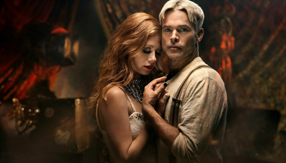 Sara Viktoria Bjerregaard og Silas Holst spiller Nicole Kidman og Ewan McGregors roller i 'Moulin Rouge! The Musical'. (PR-foto).