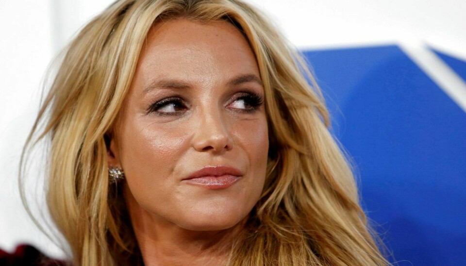 Britney Spears har angiveligt skrevet under på en bogaftale, der vil indbringe hende tæt på 100 millioner kroner.