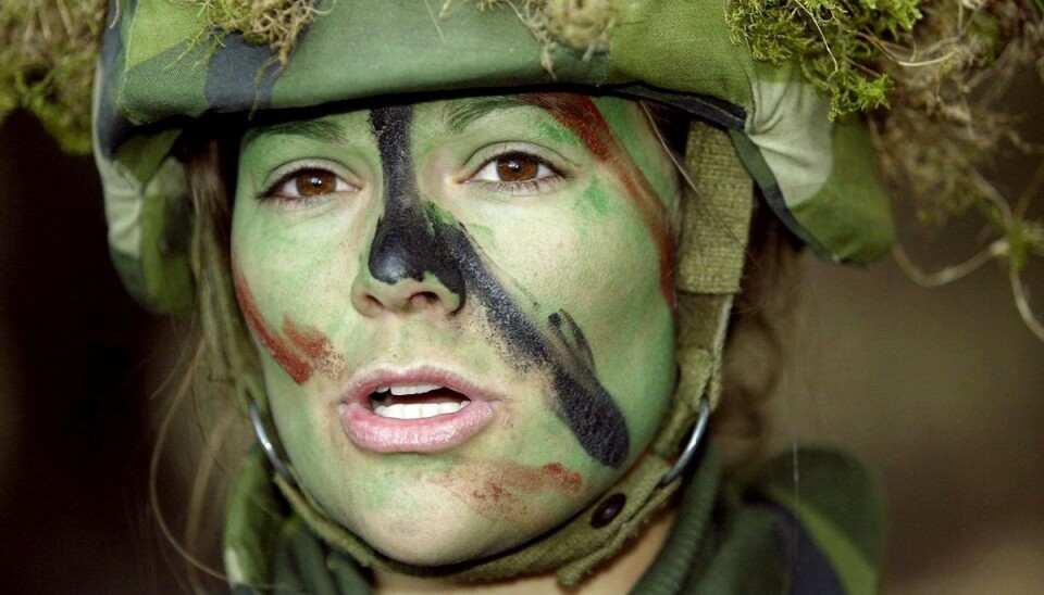 Militær uddannelse er slet ikke fremmed for Sveriges kommende dronning. Billedet er er fra en øvelse, kronprinsessen deltog i tilbage i 2003. Militær uddannelse er slet ikke fremmed for Sveriges kommende dronning. Billedet er er fra en øvelse, kronprinsessen deltog i tilbage i 2003.