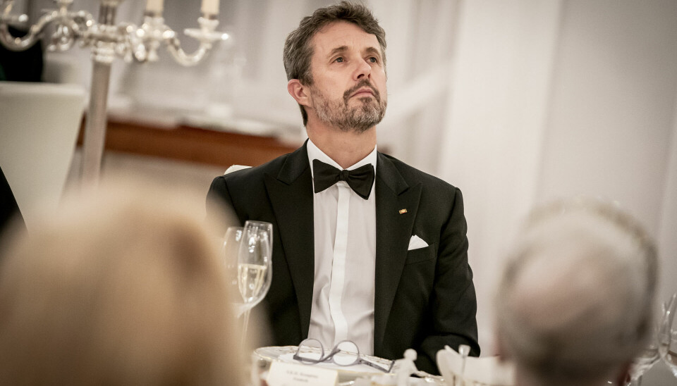 Kronprins Frederik er banket af sin mor i popularitetsmåling.