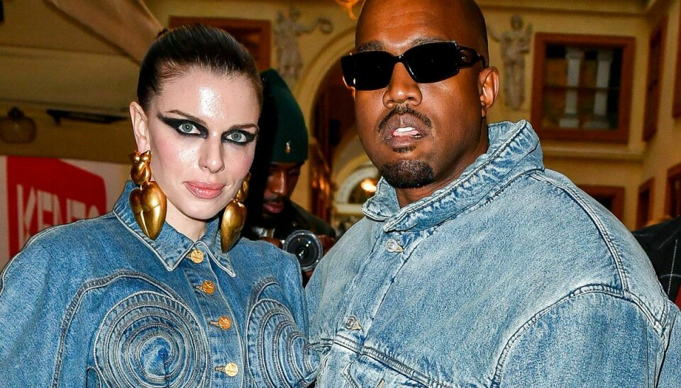 Kanye West og Julia Fox se her sammen den 23. januar,, hvor de var til 'Fashion Week' i Paris.