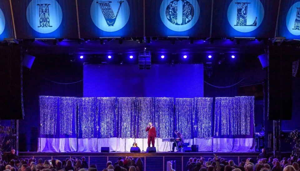 Peter Sommer spiller op til Havefest på Plænen i Tivoli den 28. maj 2021. Tivolis koncept Havefest afløste Fredagsrock i 2021 på grund af coronarestriktionerne. Koncerten foregik nemlig med siddende publikum. (Arkivfoto).